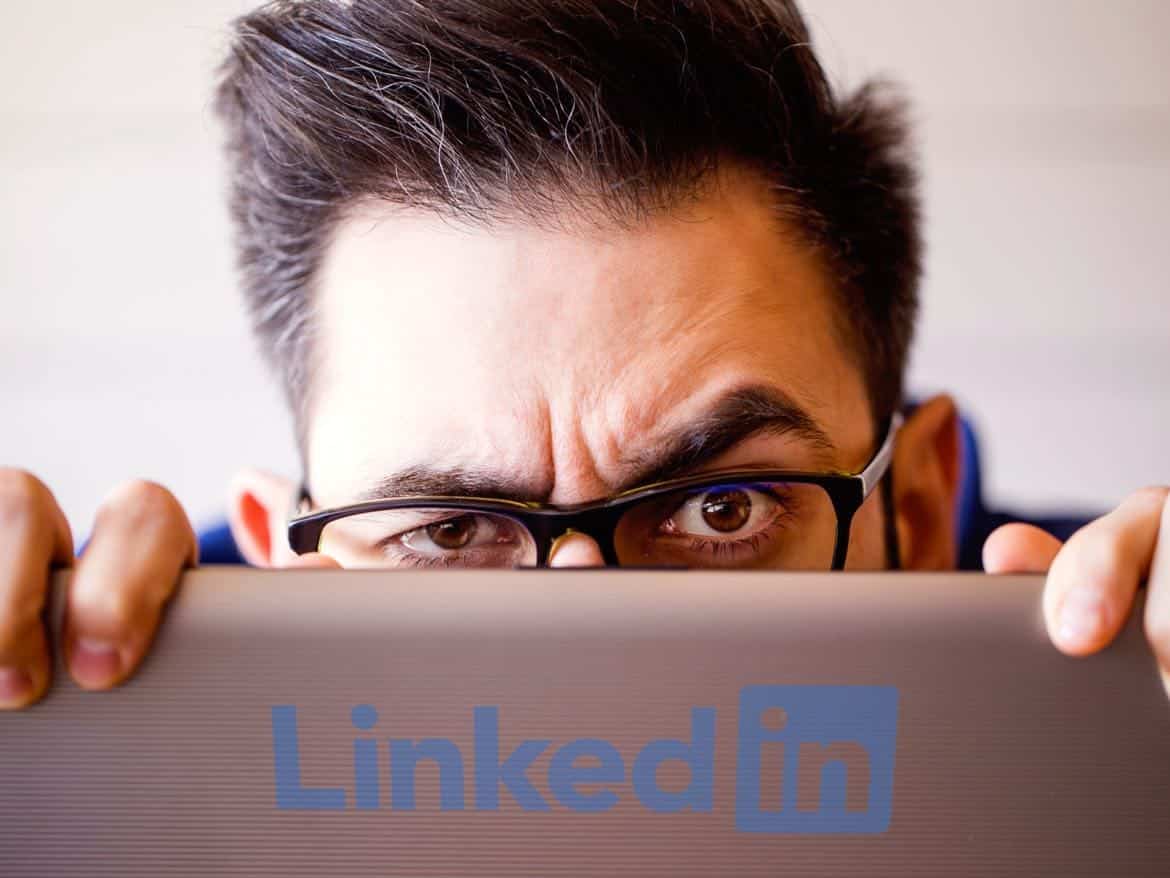 Information om hvordan du kan holde øje med konkurrenternes aktiviteter på LinkedIn ved at følge deres virksomhedsside