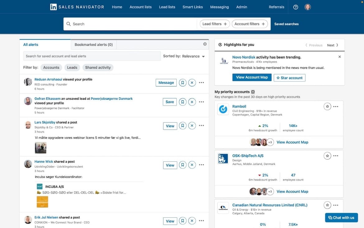 Her finder du et screendump af nyhedsstrømmen i LinkedIn Sales Navigator